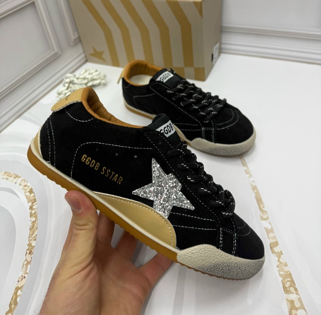 замшевые низкие кеды ballstar с аппликацией в виде звезд golden goose черный,кеды golden goose,лаковые кроссовки golden goose,,мужские замшевые низкие кроссовки с вышитыми звездами superstar gold