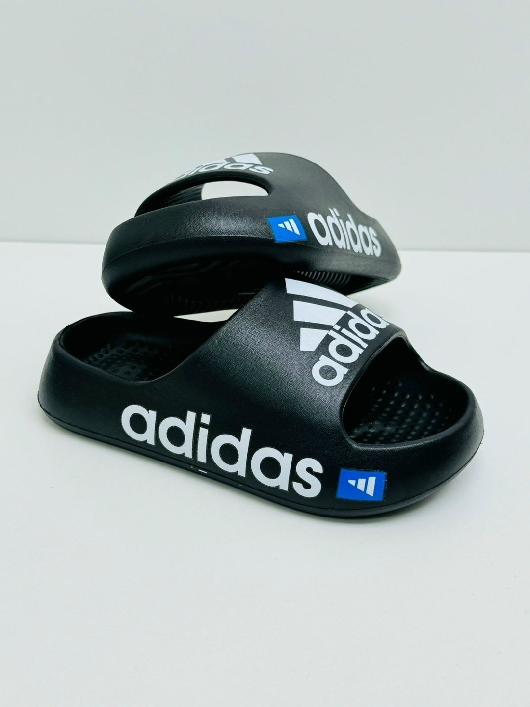шлепанцы adidas,сланцы adidas,,шлепки adidas,шлепанцы мужские