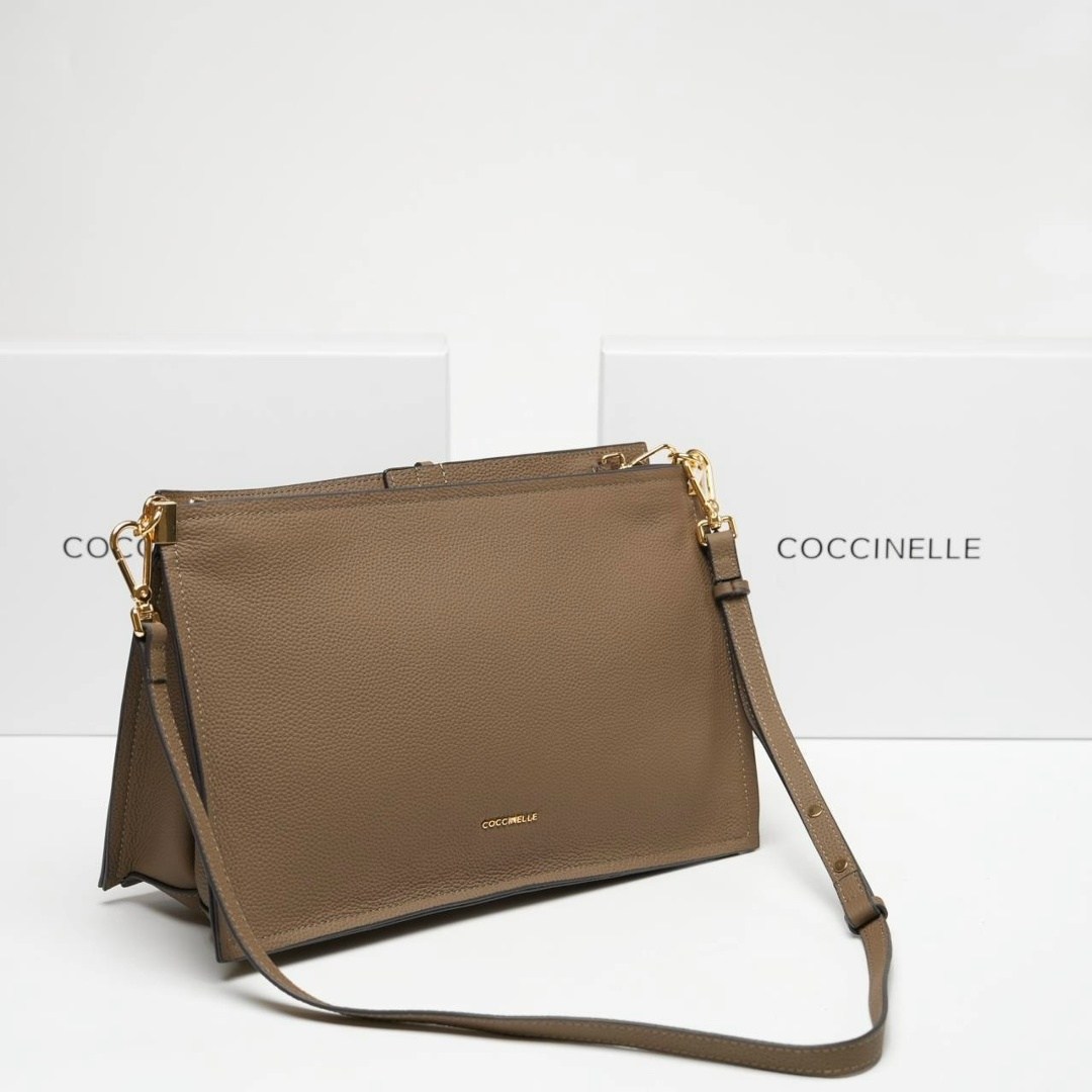 сумка женская coccinelle,coccinelle сумка,сумка женская coccinelle e5 n15 53 01 01 чёрный,coccinelle сумка на плечо,двусторонняя кожаная сумка через плечо coccinelle snip medium черный