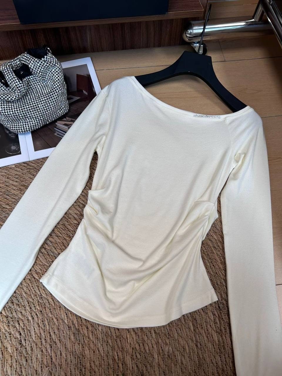 модные брюки,брюки с высокой талией,брюки с широкими штанинами,штаны белые,спортивные штаны