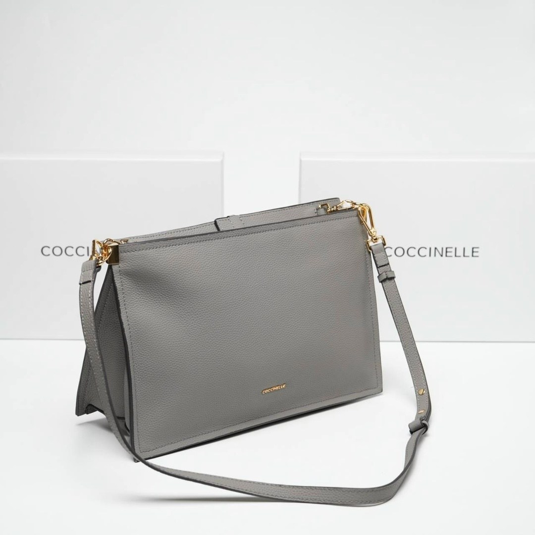 сумка женская coccinelle,coccinelle сумка,сумка женская coccinelle e5 n15 53 01 01 чёрный,coccinelle сумка на плечо,двусторонняя кожаная сумка через плечо coccinelle snip medium черный