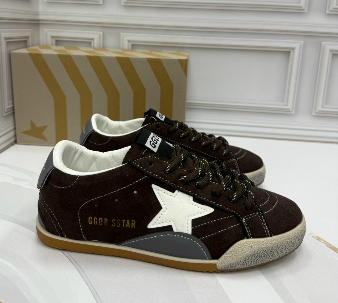 замшевые низкие кеды ballstar с аппликацией в виде звезд golden goose черный,кеды golden goose,лаковые кроссовки golden goose,,мужские замшевые низкие кроссовки с вышитыми звездами superstar gold