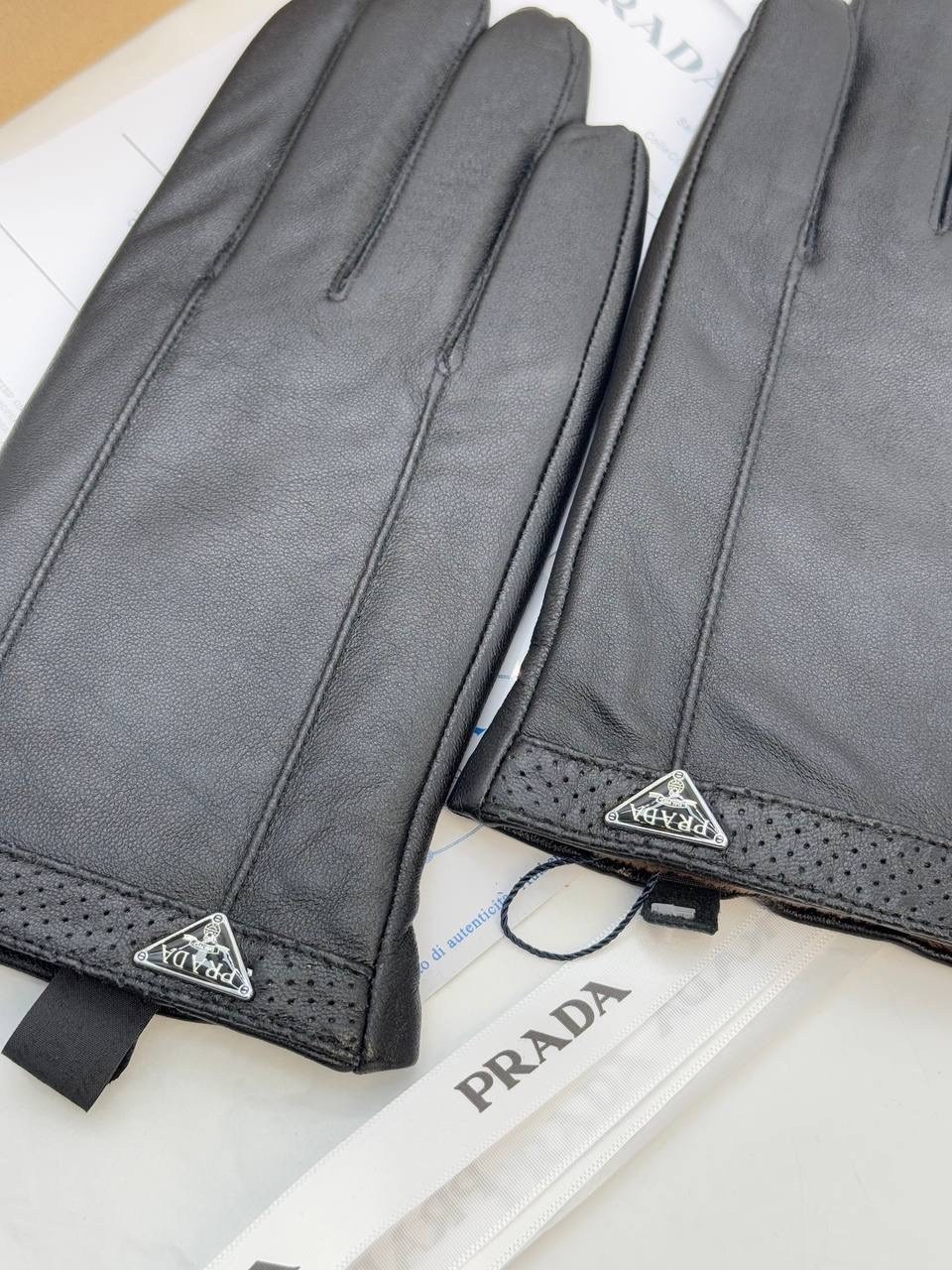 перчатки prada,кожаные перчатки prada,перчатки модные,мужские перчатки,кожаная перчатка