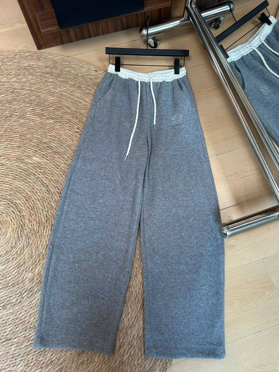 брюки спортивные,повседневные серые прямые спортивные брюки,брюки женские спортивные с широкими штанинами,брюки широкие,женские спортивные брюки в американском стиле серые