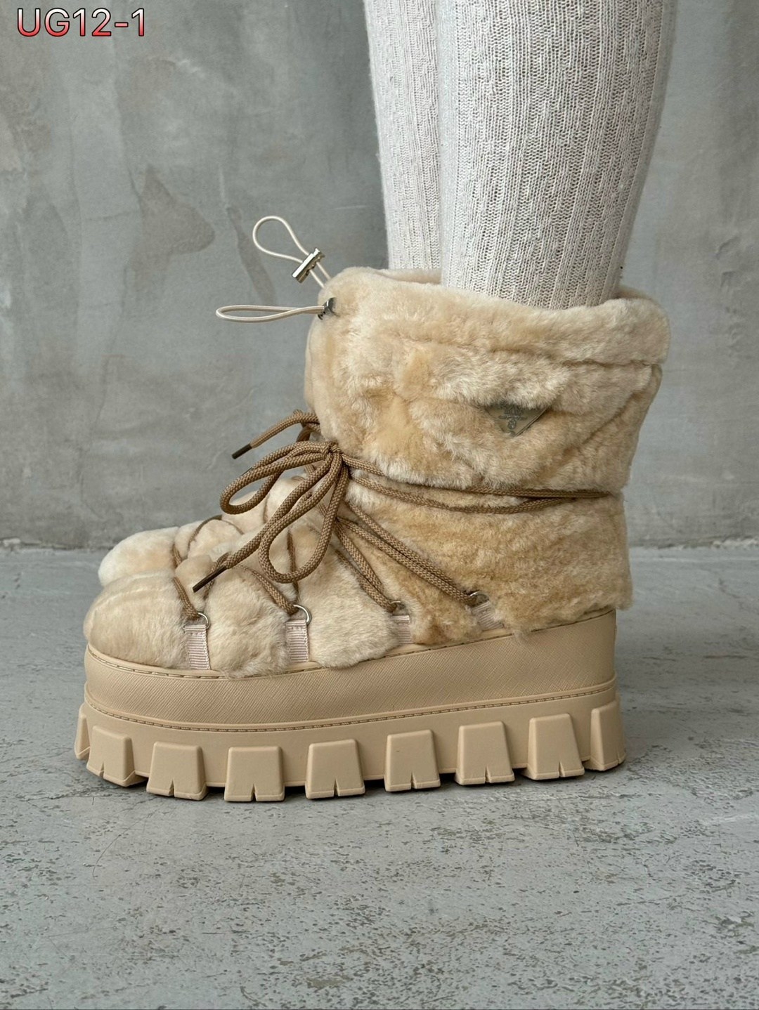 ,ботинки зимние с мехом на платформе,зимняя ,ботинки зимние prada с натуральным мехом,зимние угги на платформе