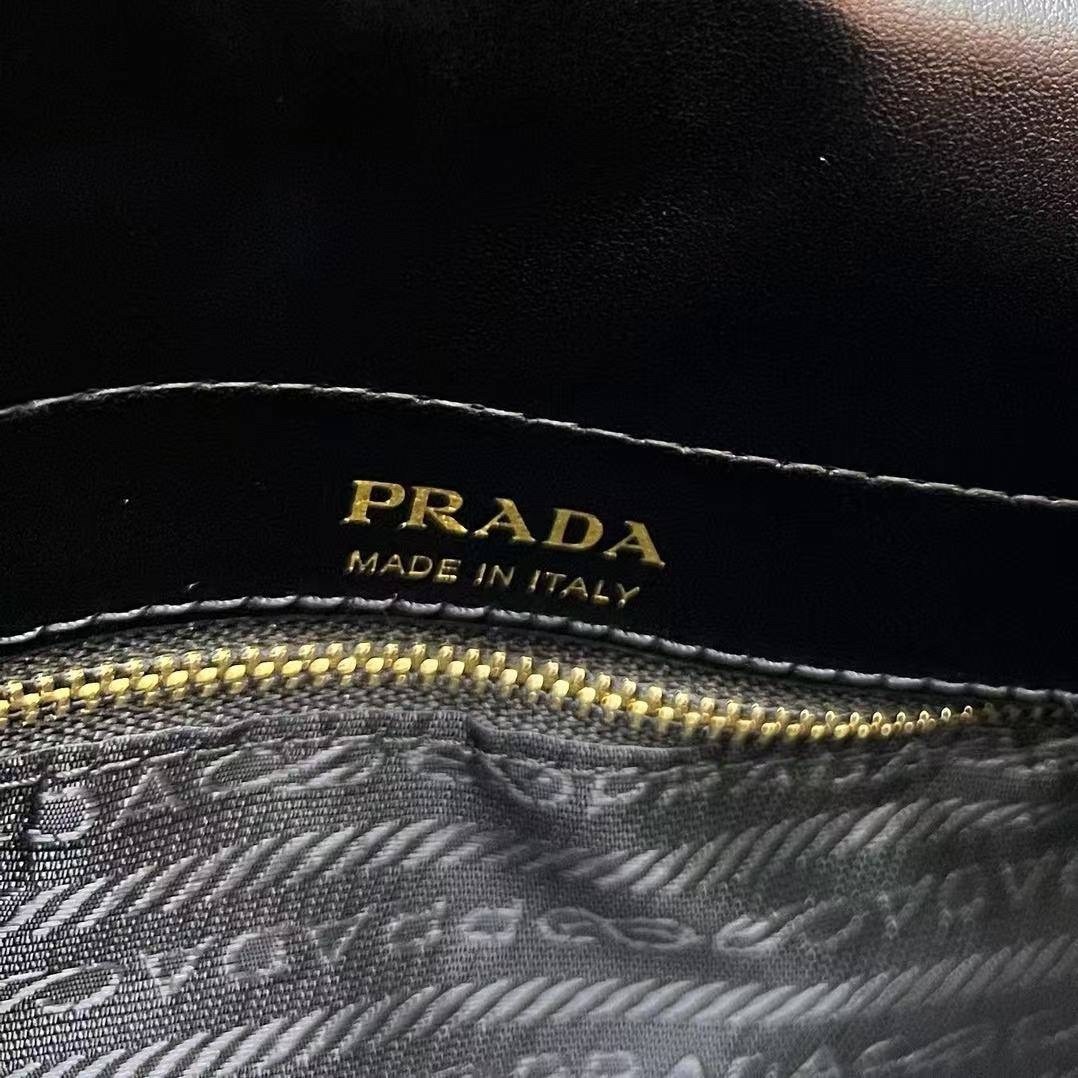 сумка prada,prada сумка на плечо,сумка prada женская,сумка через плечо prada,сумка prada прада