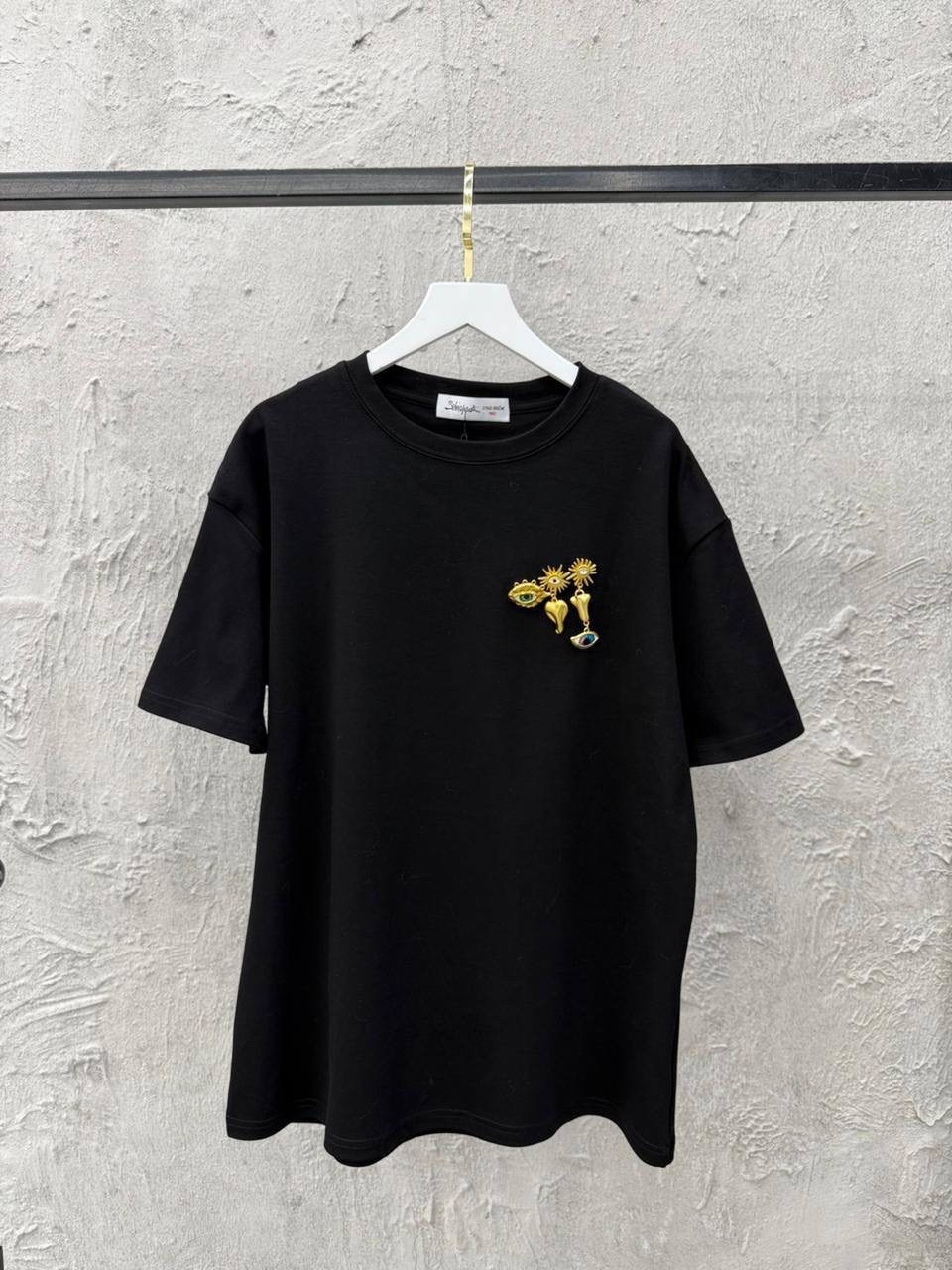 футболка оверсайз женская,футболка черная оверсайз,футболка оверсайз,футболка женская,футболка оверсайз с нашивкой