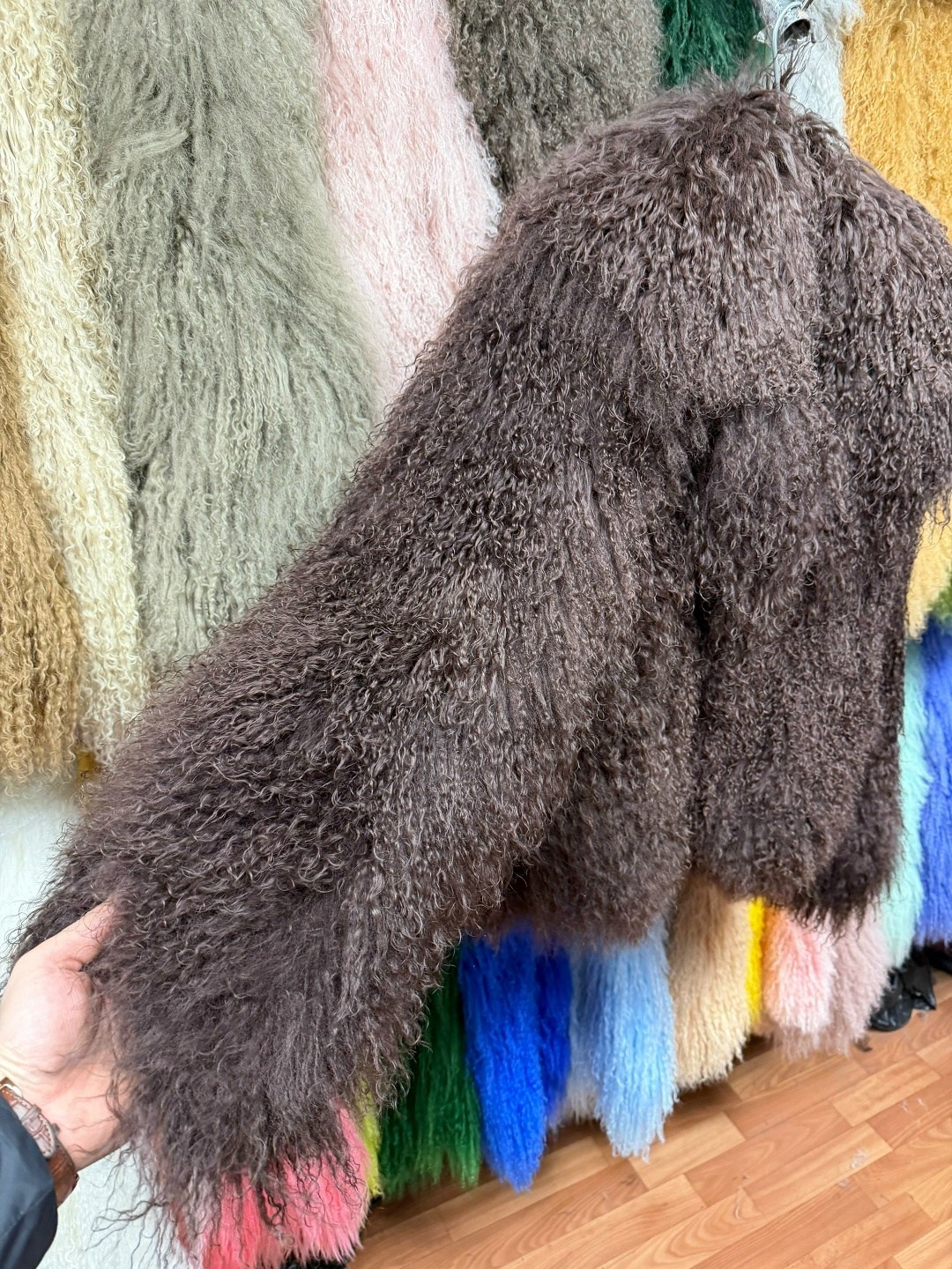 женская шуба из натурального монгольского овечьего меха,женская шуба из натурального овечьего меха,шуба из ламы натуральная,монгольская овечья шуба высокого качества,меховая куртка