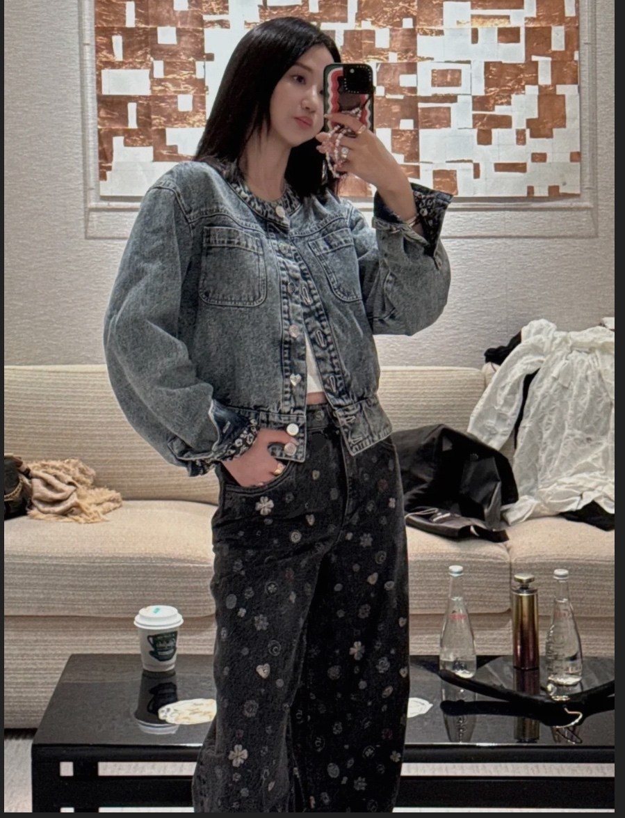 модные джинсовые куртки,куртка женская джинсовая оверсайз,куртка женская джинсовая,джинсовая куртка стильная,женская джинсовая куртка с принтом