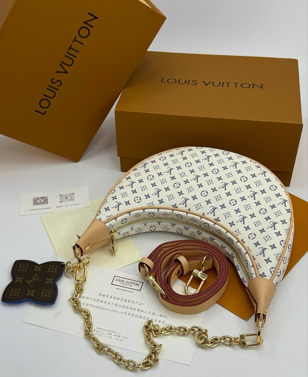 сумка женская louis vuitton,louis vuitton сумка на плечо,cумка louis vuitton,louis vuitton сумка полумесяц на плечо,сумка на плечо полумесяц louis vuitton boutique
