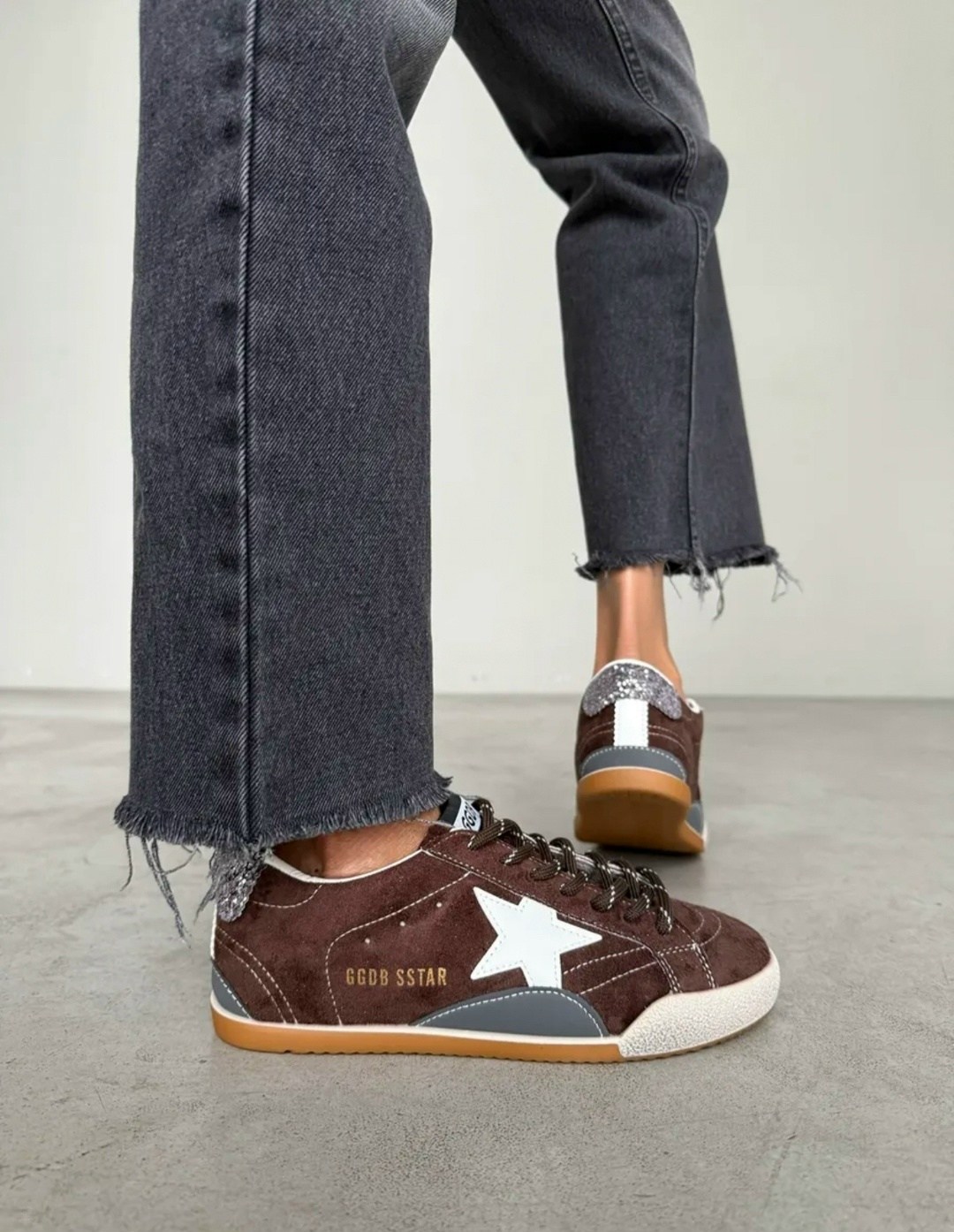 ,кроссовки golden goose hi star из замши коричневый,лаковые кроссовки golden goose,кеды golden goose,golden goose кроссовки super-star коричневый