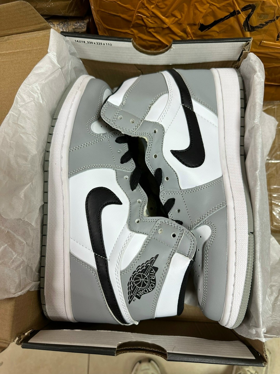 air jordan 1 mid light smoke grey,nike air jordan 1 mid smoke grey light,nike air jordan 1 mid,jordan 1 light smoke grey mid,nike air jordan 1
