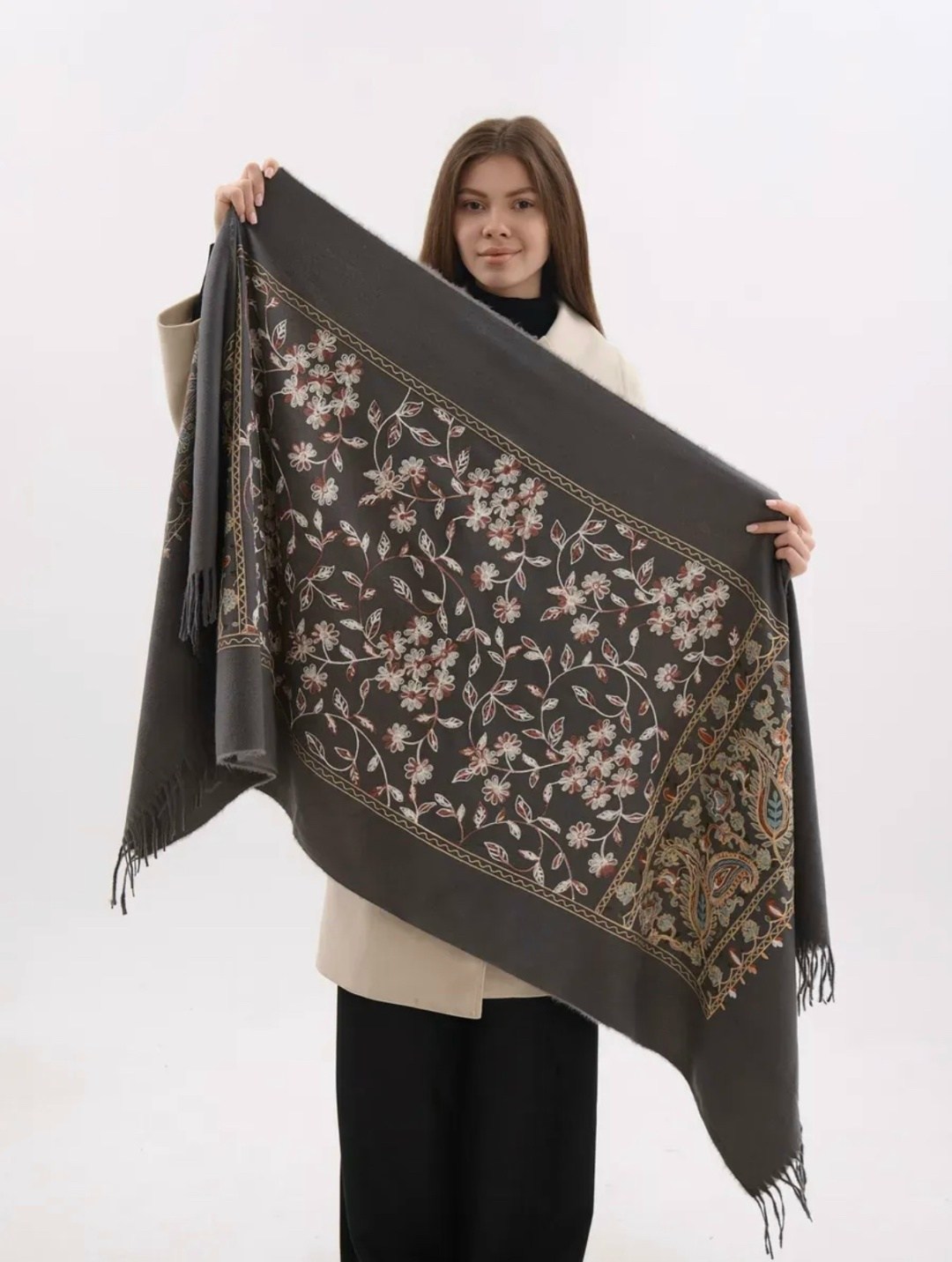 кашемировый шарф с вышивкой,палантин кашемир вышитые цветочные детали,кашемировый шарф-палантин с узорчатой вышивкой для женщин,шарф палантин кашемир вышитые цветочные детали,палантин для женщин