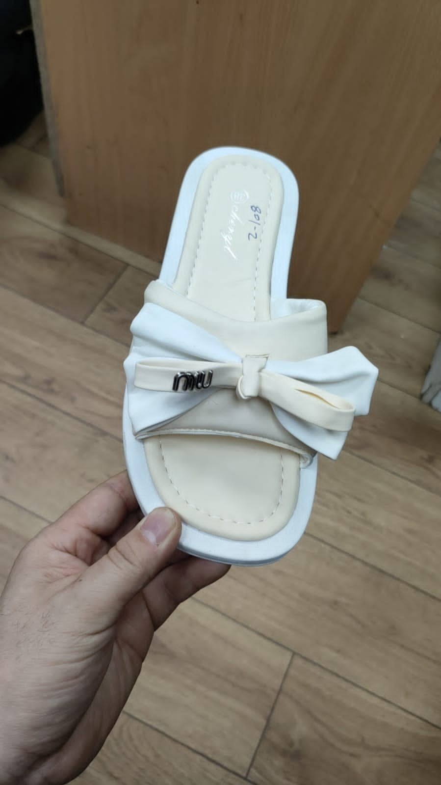 ,шлепанцы женские,популярные тапочки,модные тапочки,тапки женские