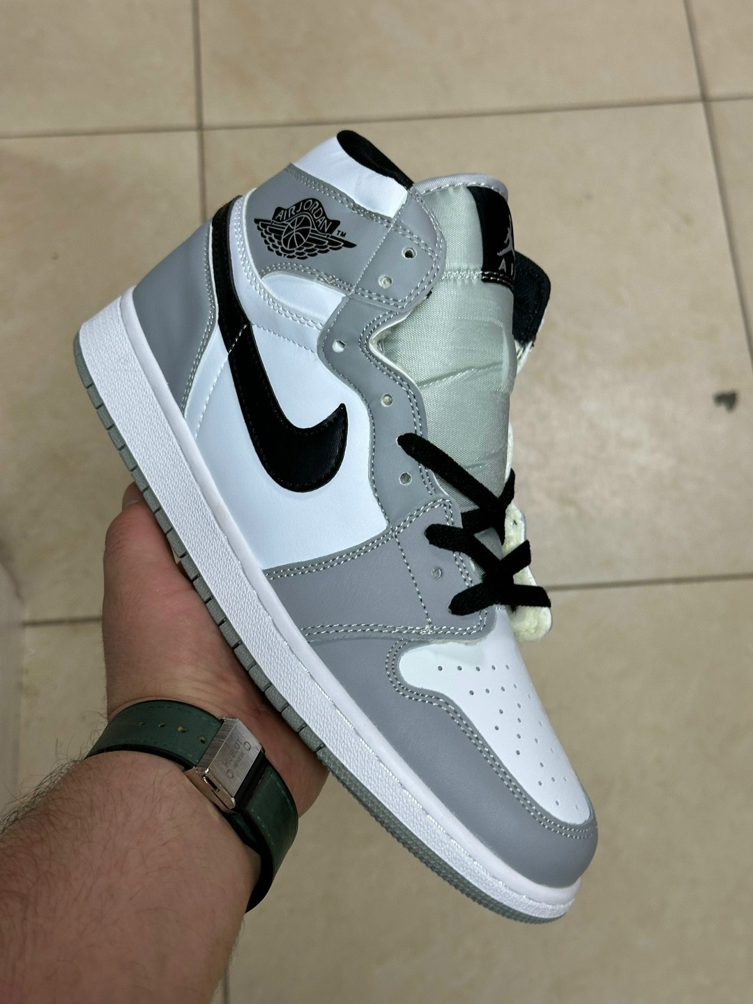 air jordan 1 mid light smoke grey,nike air jordan 1 mid smoke grey light,nike air jordan 1 mid,jordan 1 light smoke grey mid,nike air jordan 1
