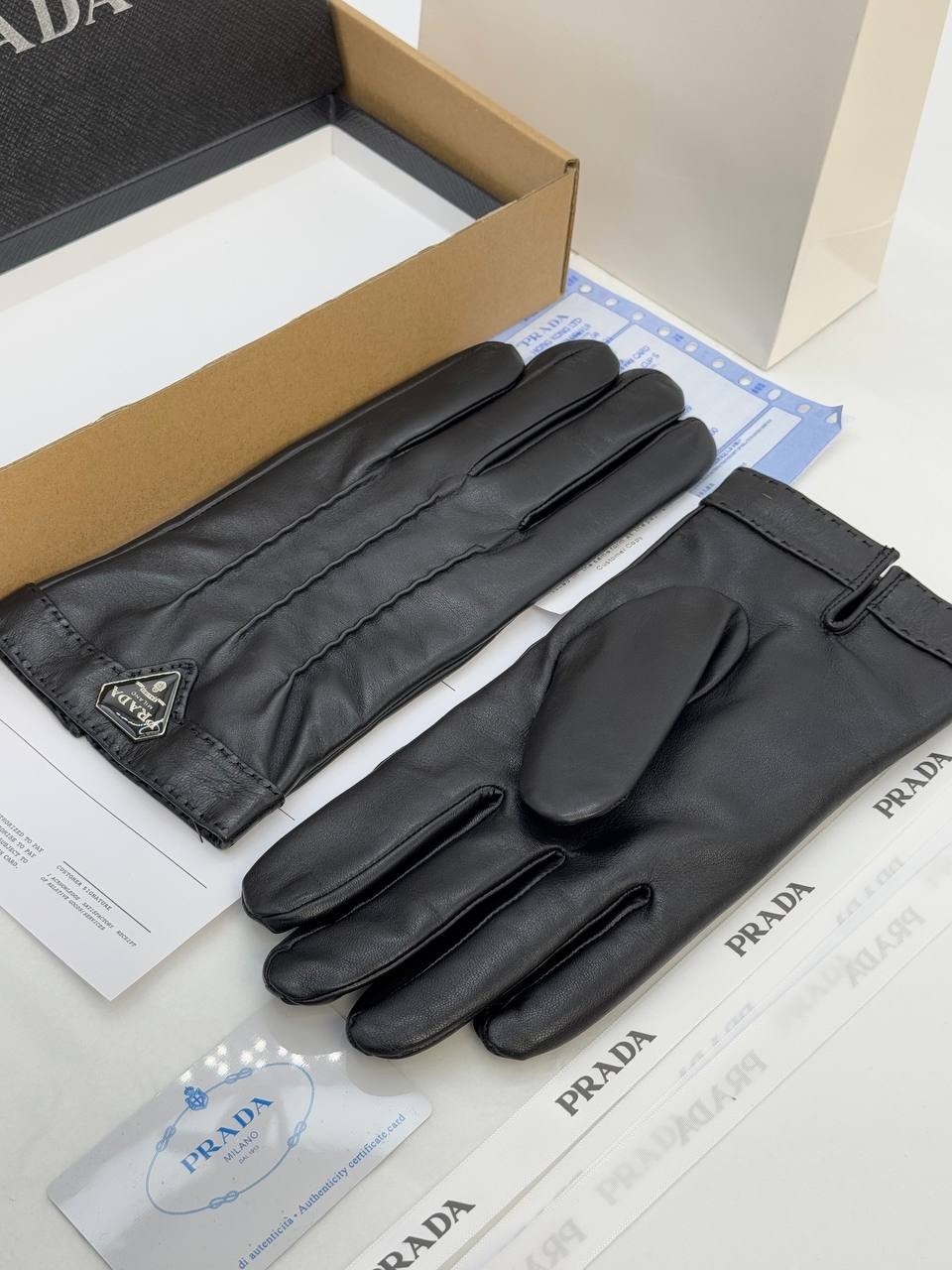 перчатки prada,перчатки модные,кожаные перчатки prada,женские перчатки,перчатки