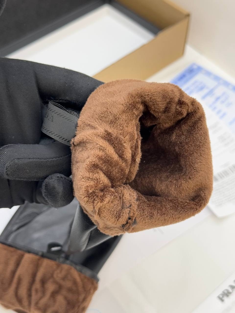 перчатки prada,кожаные перчатки prada,перчатки модные,мужские перчатки,кожаная перчатка