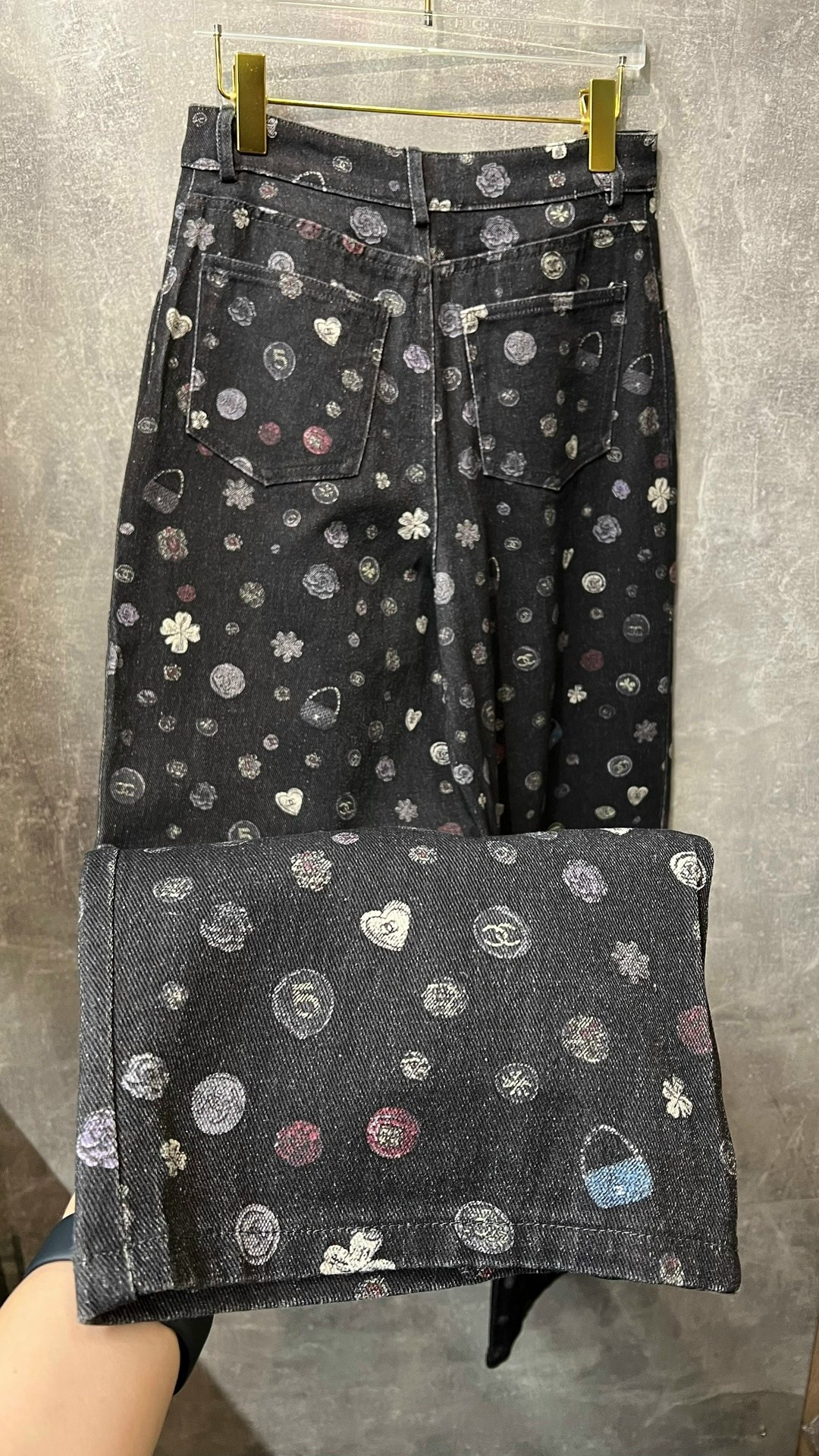 модные джинсовые куртки,куртка женская джинсовая оверсайз,куртка женская джинсовая,джинсовая куртка стильная,женская джинсовая куртка с принтом