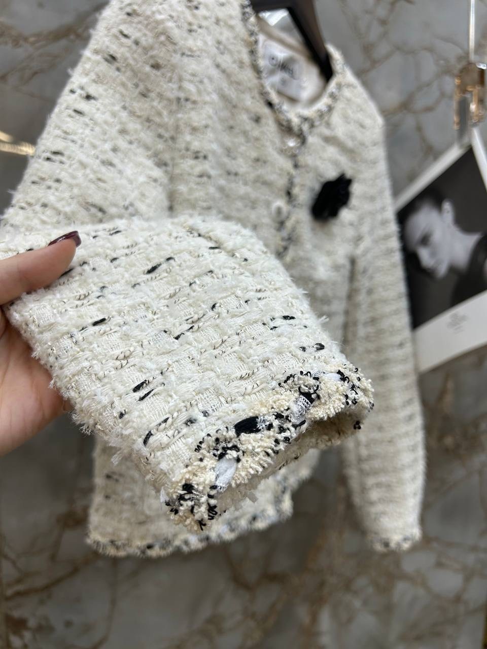 белый твидовый пиджак шанель,шанель мода,твидовый жакет chanel,женский жакет chanel,пиджак шанель