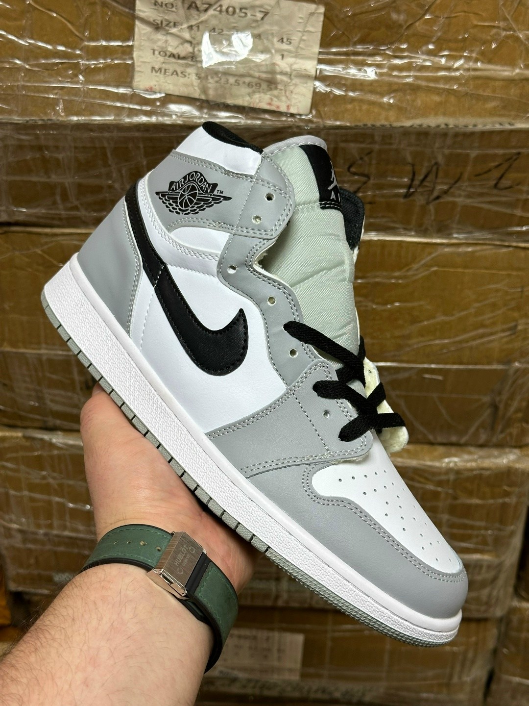 air jordan 1 mid light smoke grey,nike air jordan 1 mid smoke grey light,nike air jordan 1 mid,jordan 1 light smoke grey mid,nike air jordan 1