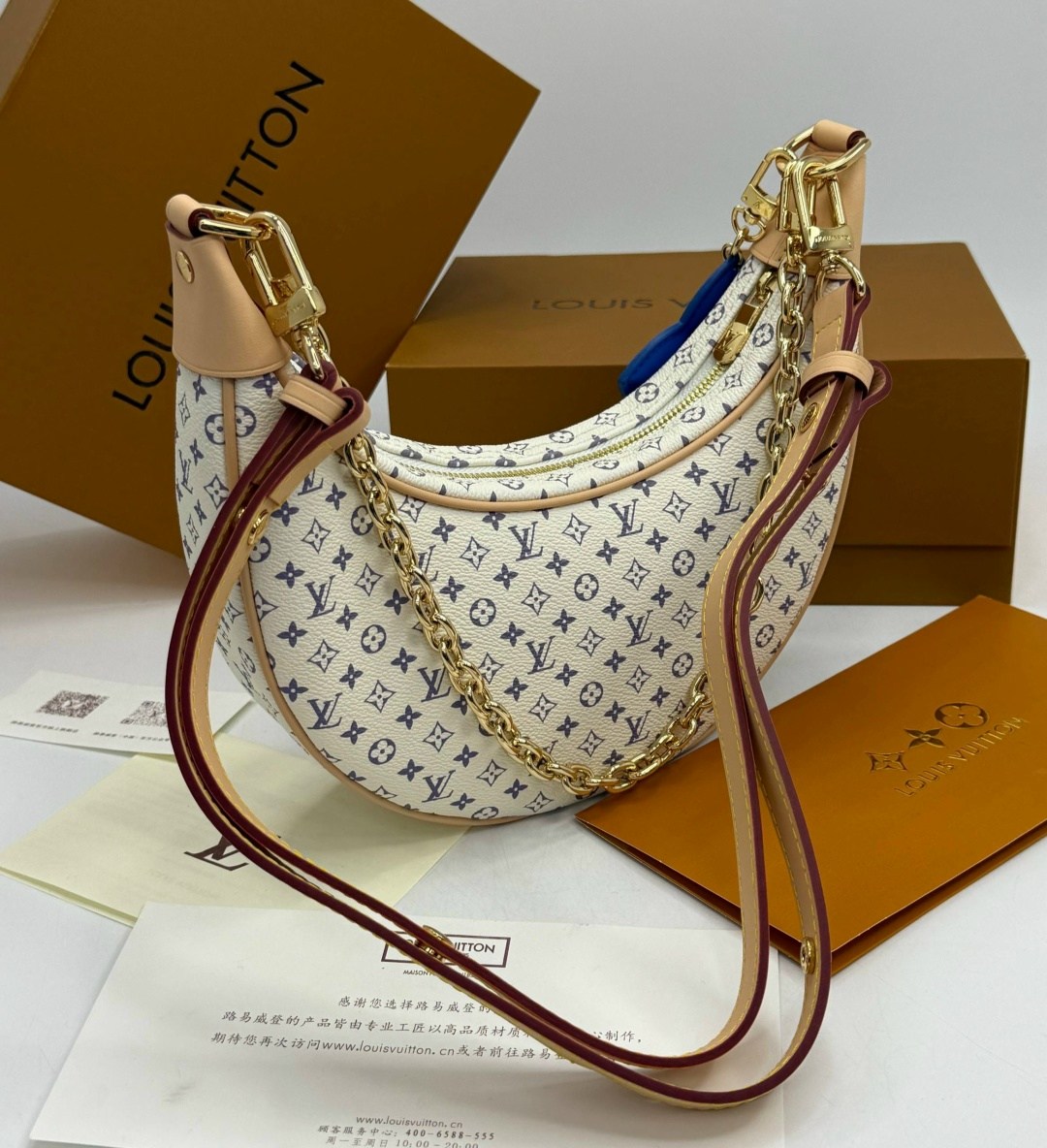 сумка женская louis vuitton,louis vuitton сумка на плечо,cумка louis vuitton,louis vuitton сумка полумесяц на плечо,сумка на плечо полумесяц louis vuitton boutique