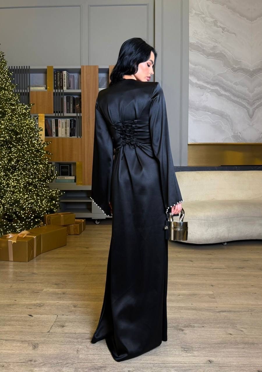 атласное вечернее платье,элегантное атласное вечернее платье-макси с v-образным вырезом и длинными рукавами,чёрное вечернее платье,вечернее платье,женские вечерние платья