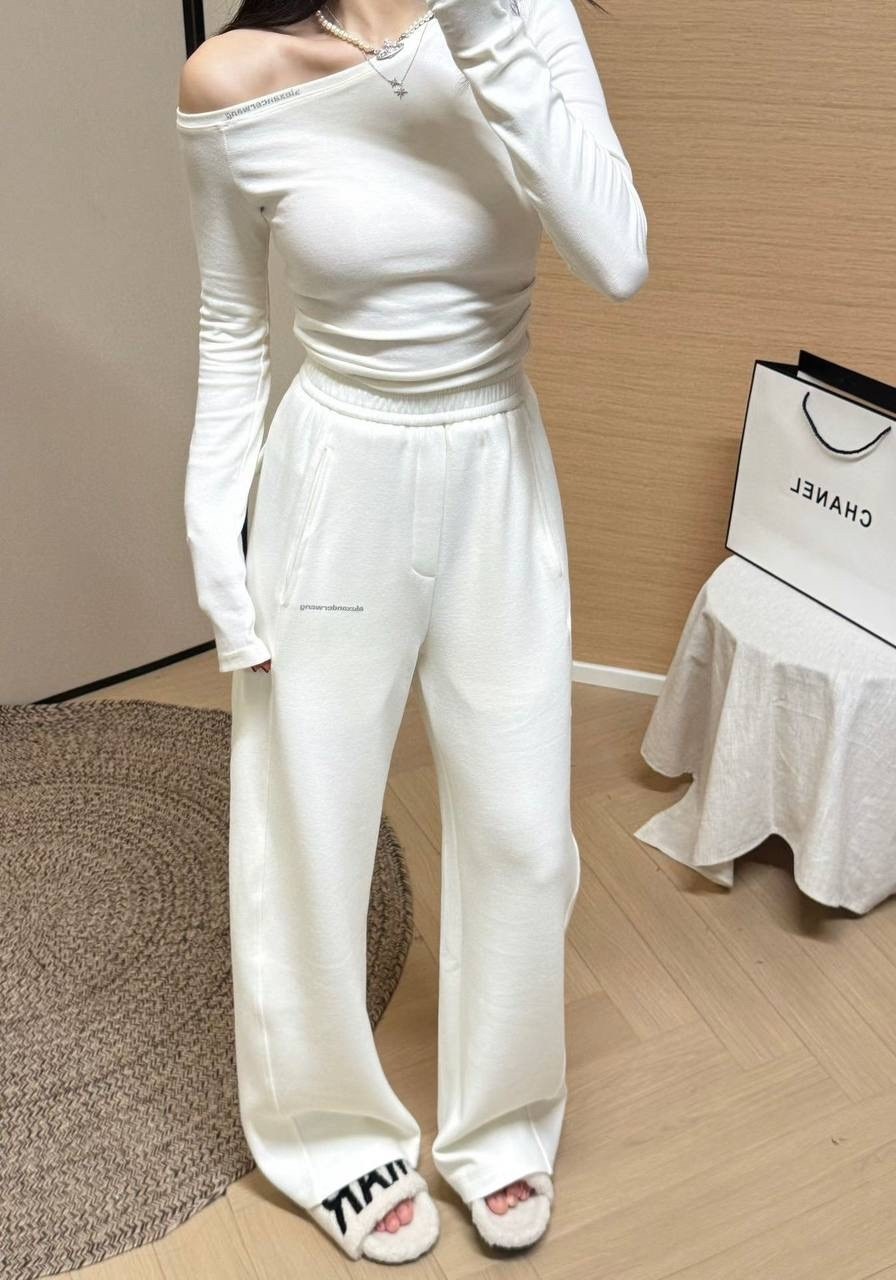 модные брюки,брюки с высокой талией,брюки с широкими штанинами,штаны белые,спортивные штаны
