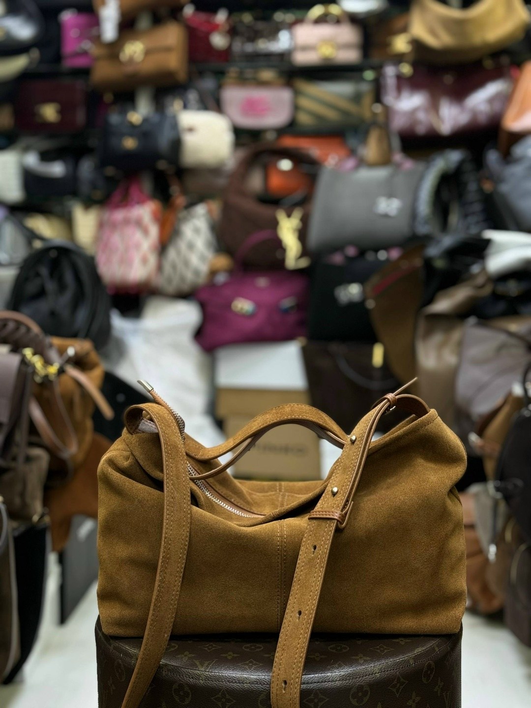 замшевая сумка,женская замшевая сумка,женская сумка из натуральной замши,сумка кросс-боди из натуральной замши,сумка из натуральной замши