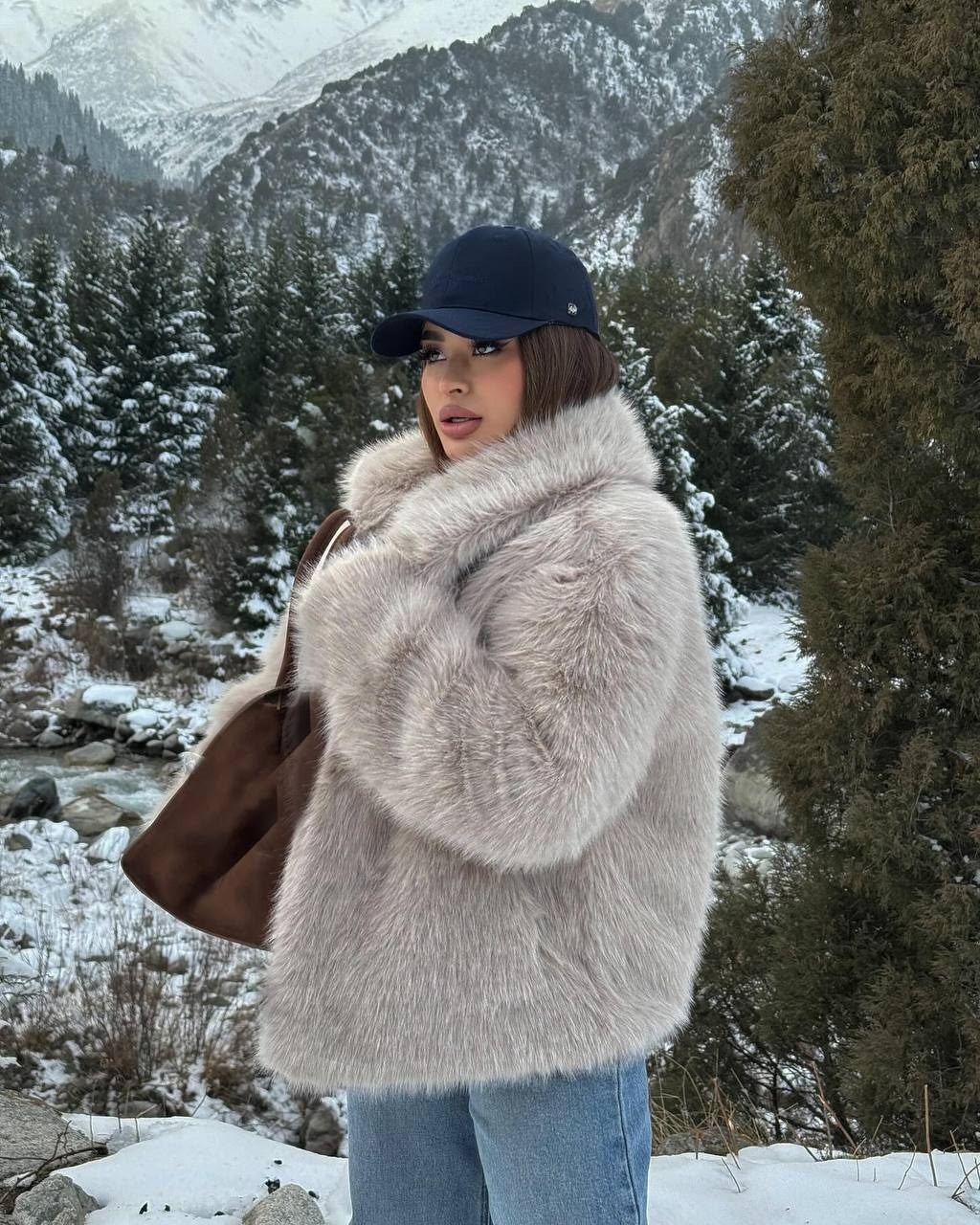 укороченная шуба из экомеха,шуба женская зимняя,шуба искусственная,короткая шуба,шуба женская искусственная короткая