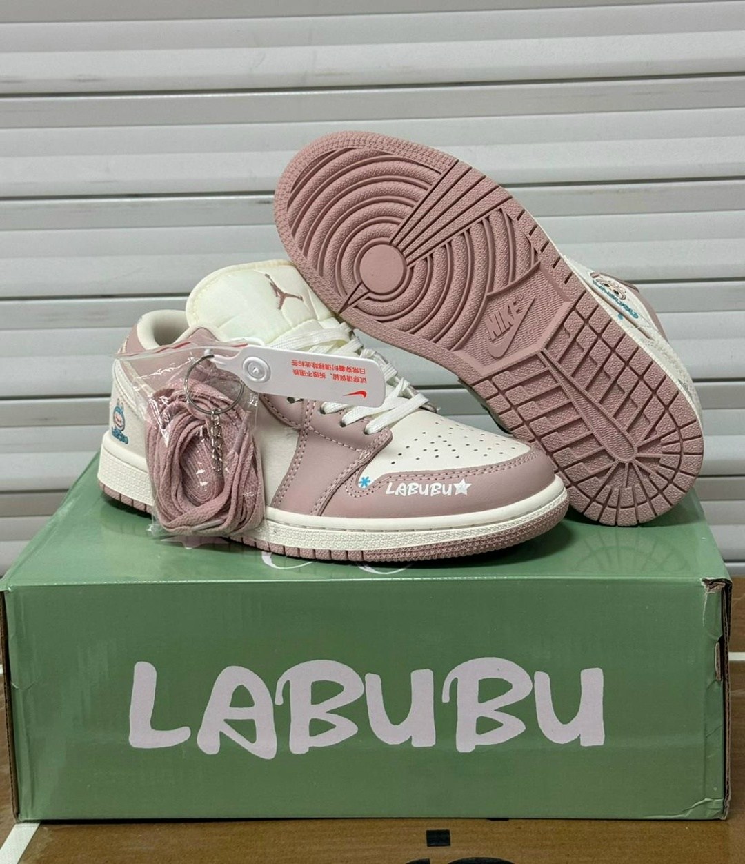 nike air jordan 1 low travis scott reverse mocha,nike air jordan 1 low travis scott,air jordan 1 low travis scott,кроссовки air jordan 1 low travis scott,кроссовки nike air jordan 1 low x travis scott