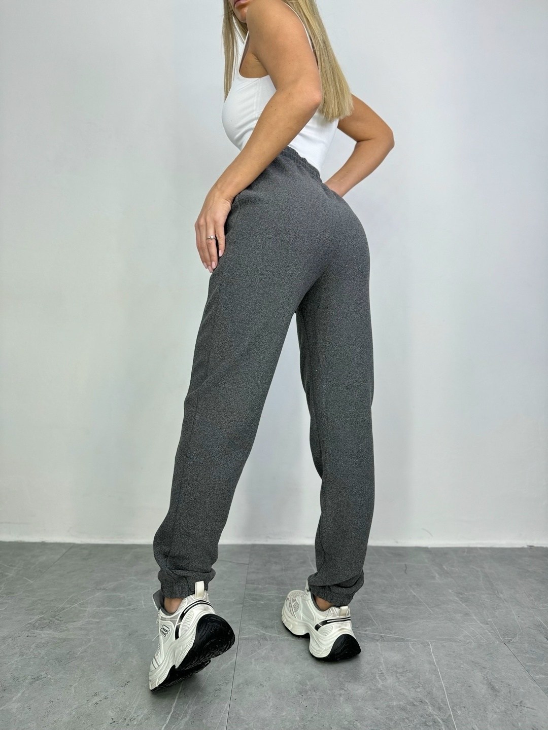 спортивные штаны женские,женские брюки спортивные,тканевые штаны женские спортивные,спортивные брюки,серые спортивные штаны женские