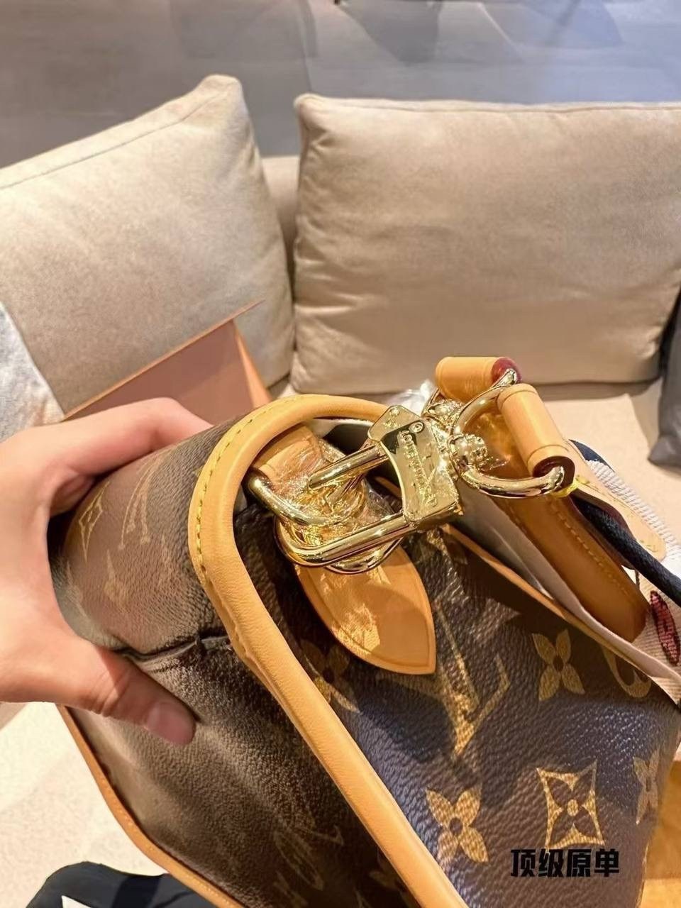 louis vuitton сумка на плечо,сумка louis vuitton женская,сумка багет луи виттон,сумка louis vuitton,lv louis vuitton женская модная классическая сумка через плечо