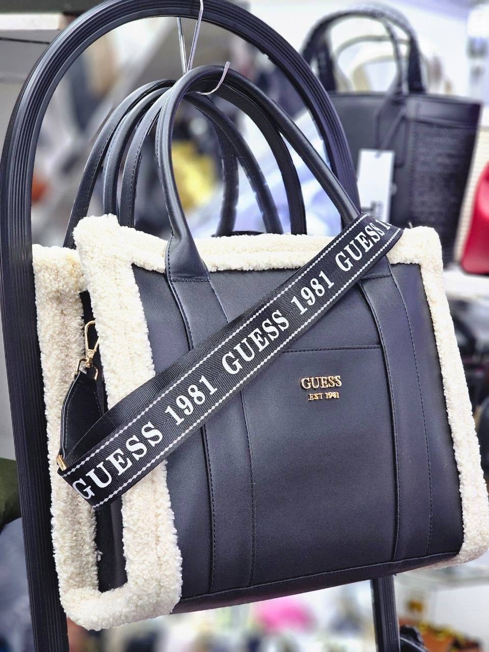 сумка женская guess с мехом,сумка женская с мехом натуральная,сумки с мехом,сумка меховая,меховая сумка женская