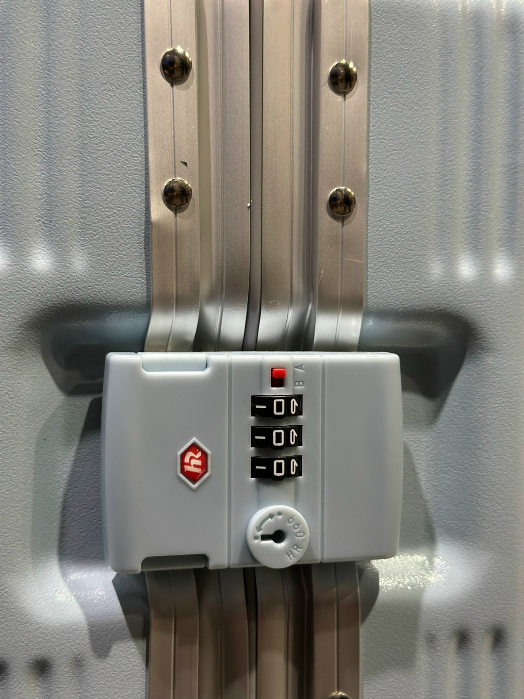 чемодан на колесиках,чемоданы на колесах,многофункциональный женский чемодан на колесиках,алюминиевый чемодан,чемодан