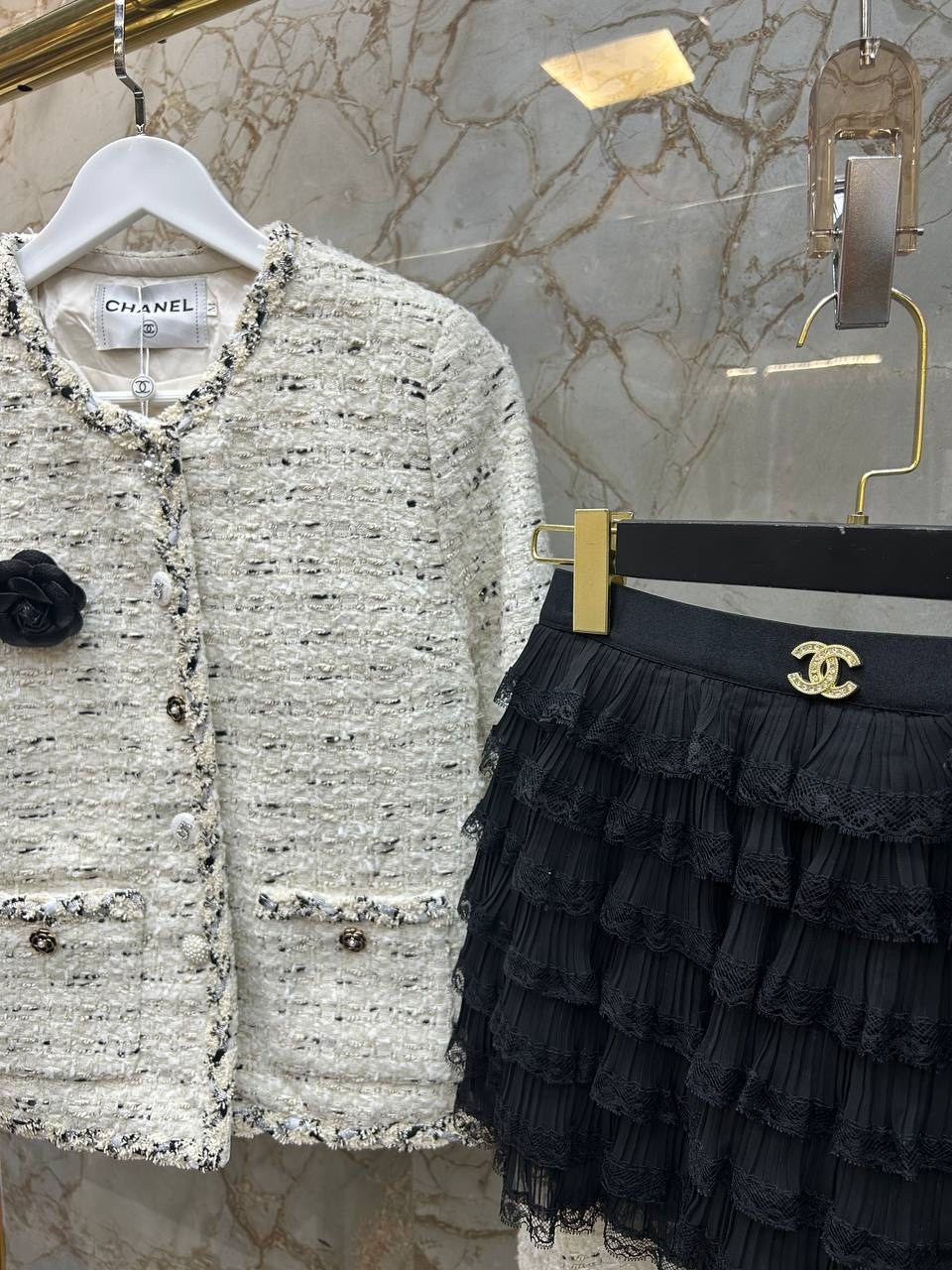 белый твидовый пиджак шанель,шанель мода,твидовый жакет chanel,женский жакет chanel,пиджак шанель