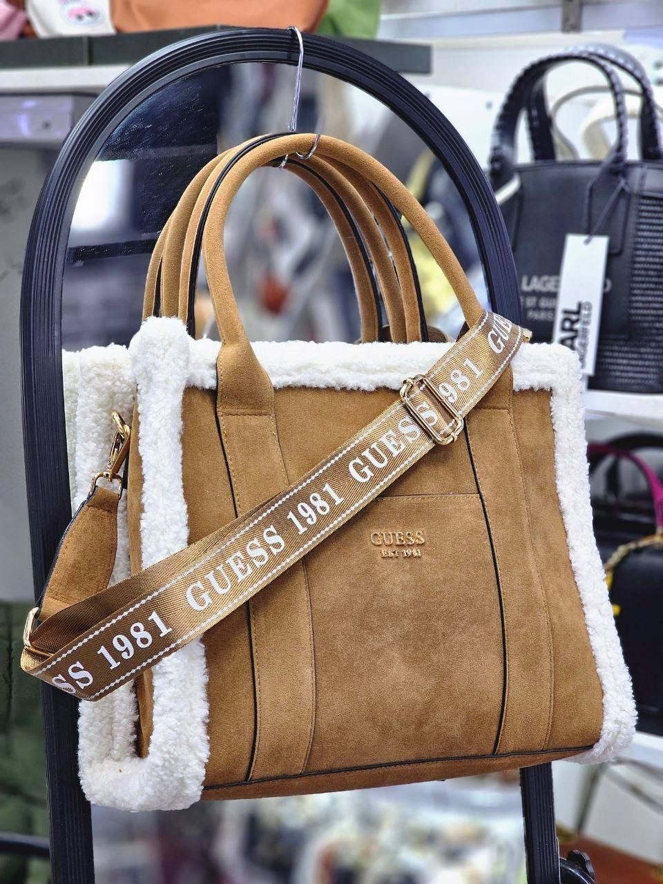 сумка женская guess с мехом,сумка женская с мехом натуральная,сумки с мехом,сумка меховая,меховая сумка женская