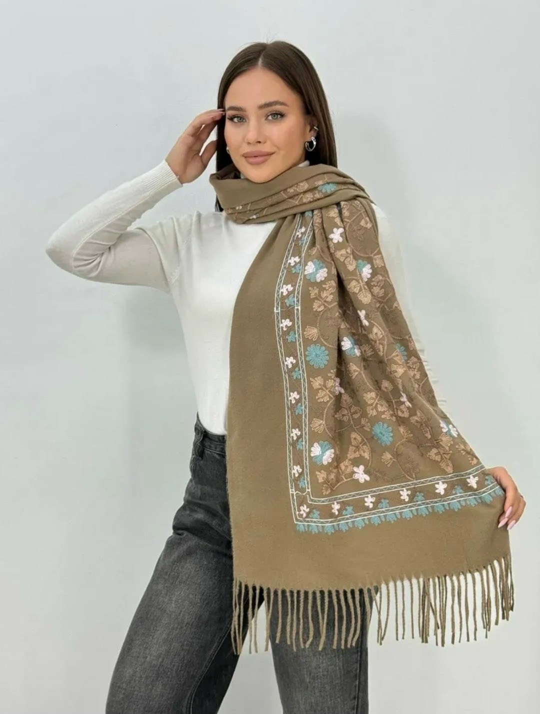 кашемировый шарф с вышивкой,палантин кашемир вышитые цветочные детали,кашемировый шарф-палантин с узорчатой вышивкой для женщин,шарф палантин кашемир вышитые цветочные детали,палантин для женщин