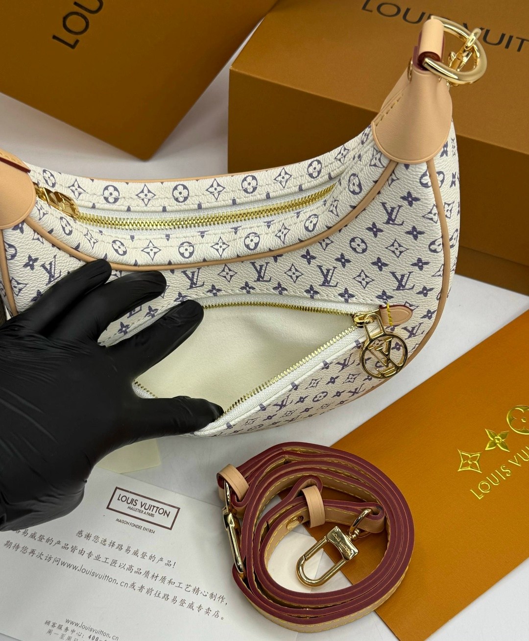 сумка женская louis vuitton,louis vuitton сумка на плечо,cумка louis vuitton,louis vuitton сумка полумесяц на плечо,сумка на плечо полумесяц louis vuitton boutique