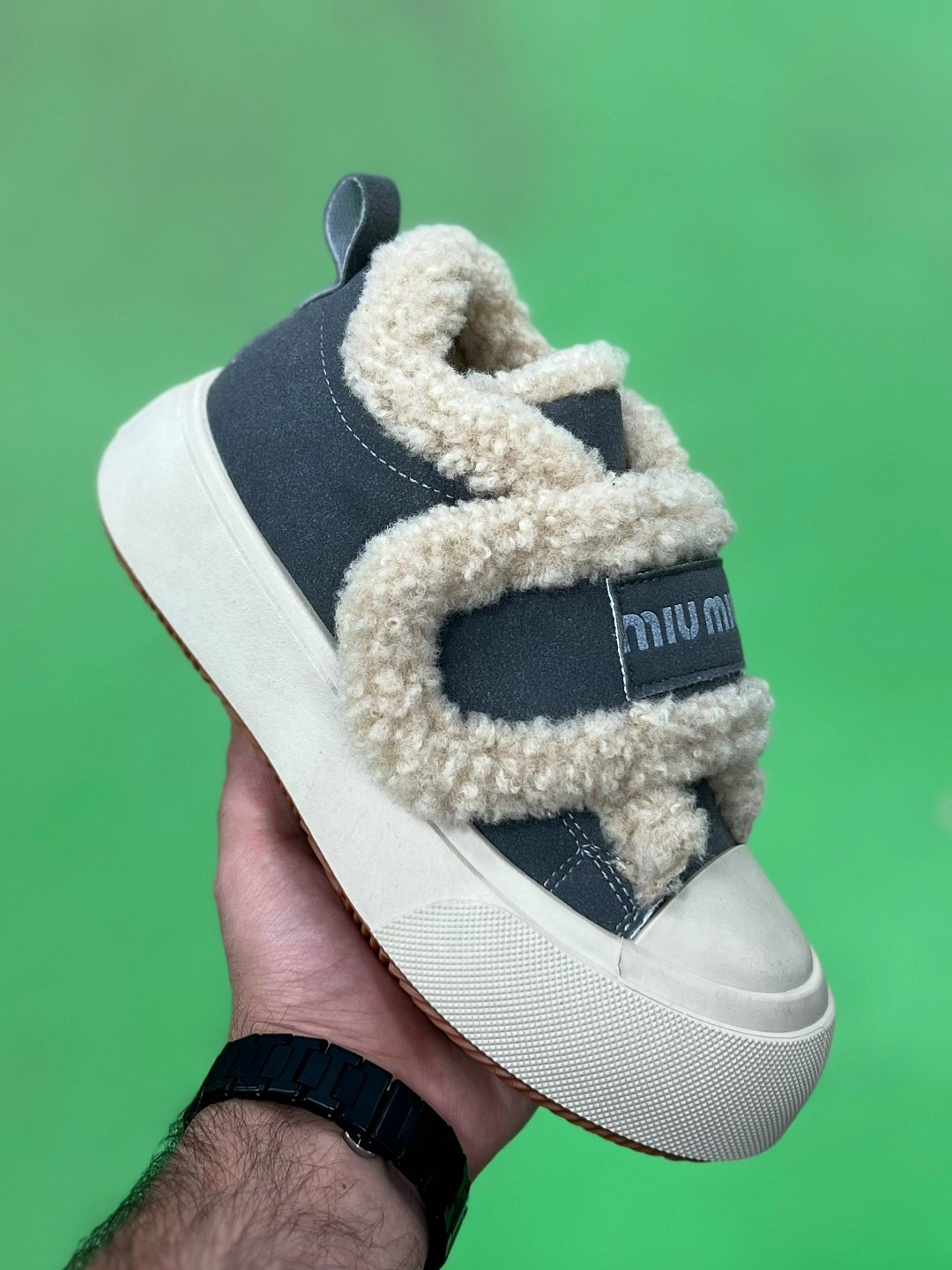 ,брендовые кеды ugg на толстой подошве с мехом, женская,зимняя женская ,кеды с мехом