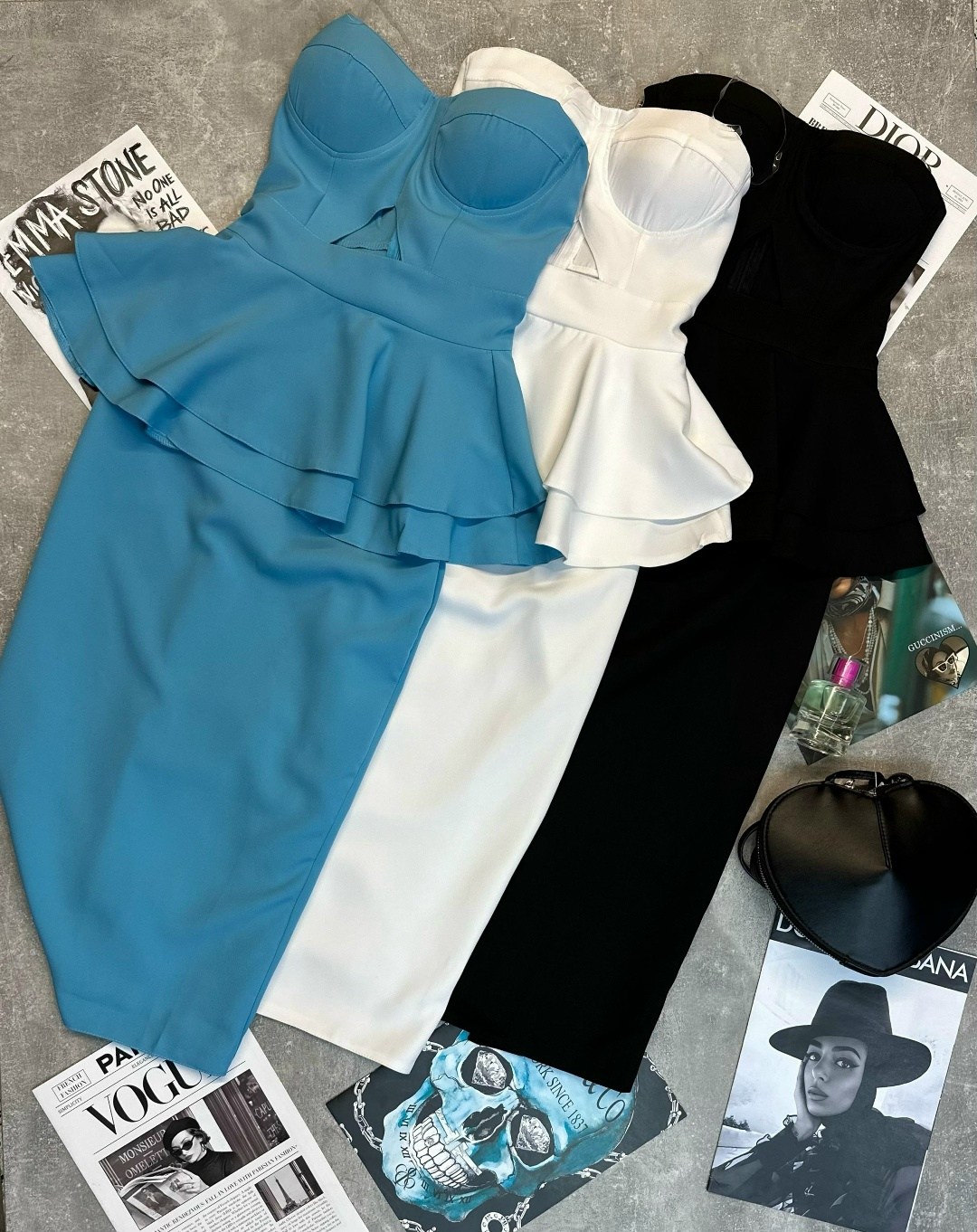 платье с баской на талии,платье баска белое,вечернее платье с баской в белом цвете,белый костюм с юбкой,белое вечернее платье с баской