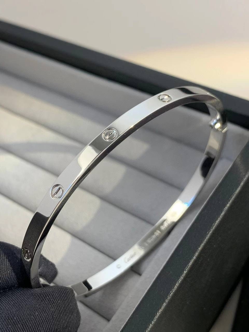 браслет картье,браслет cartier,браслет cartier love белое золото,золотой браслет,браслет картье серебряный