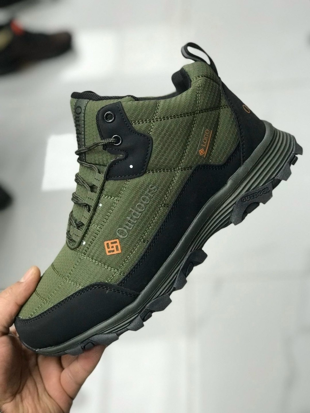 ,columbia зимние мужские кроссовки,кроссовки мужские зимние на меху columbia,зимние мужские кроссовки,зимние ботинки columbia