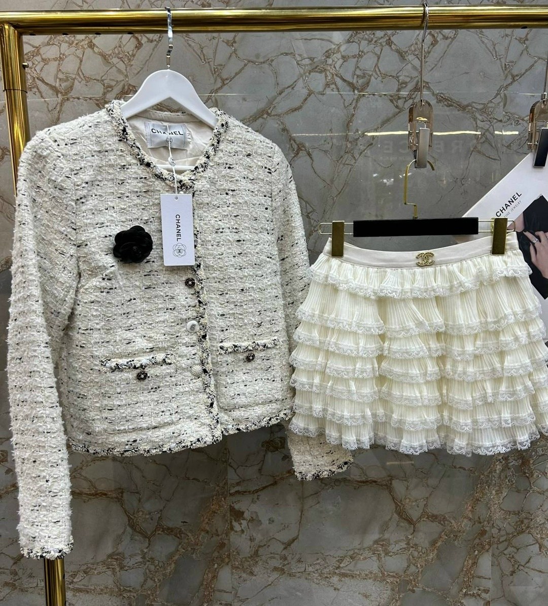 женский твидовый костюм с юбкой,твидовый жакет chanel,пиджак шанель,жакет шанель оригинал,одежда шанель