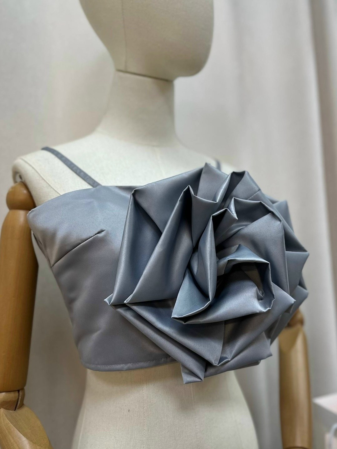 атласное платье,платье стильное,платье женская,вечернее платье,приталенное платье