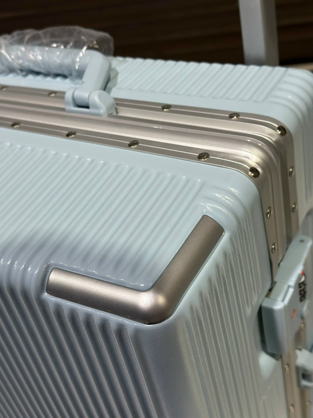 чемодан на колесиках,чемоданы на колесах,многофункциональный женский чемодан на колесиках,алюминиевый чемодан,чемодан