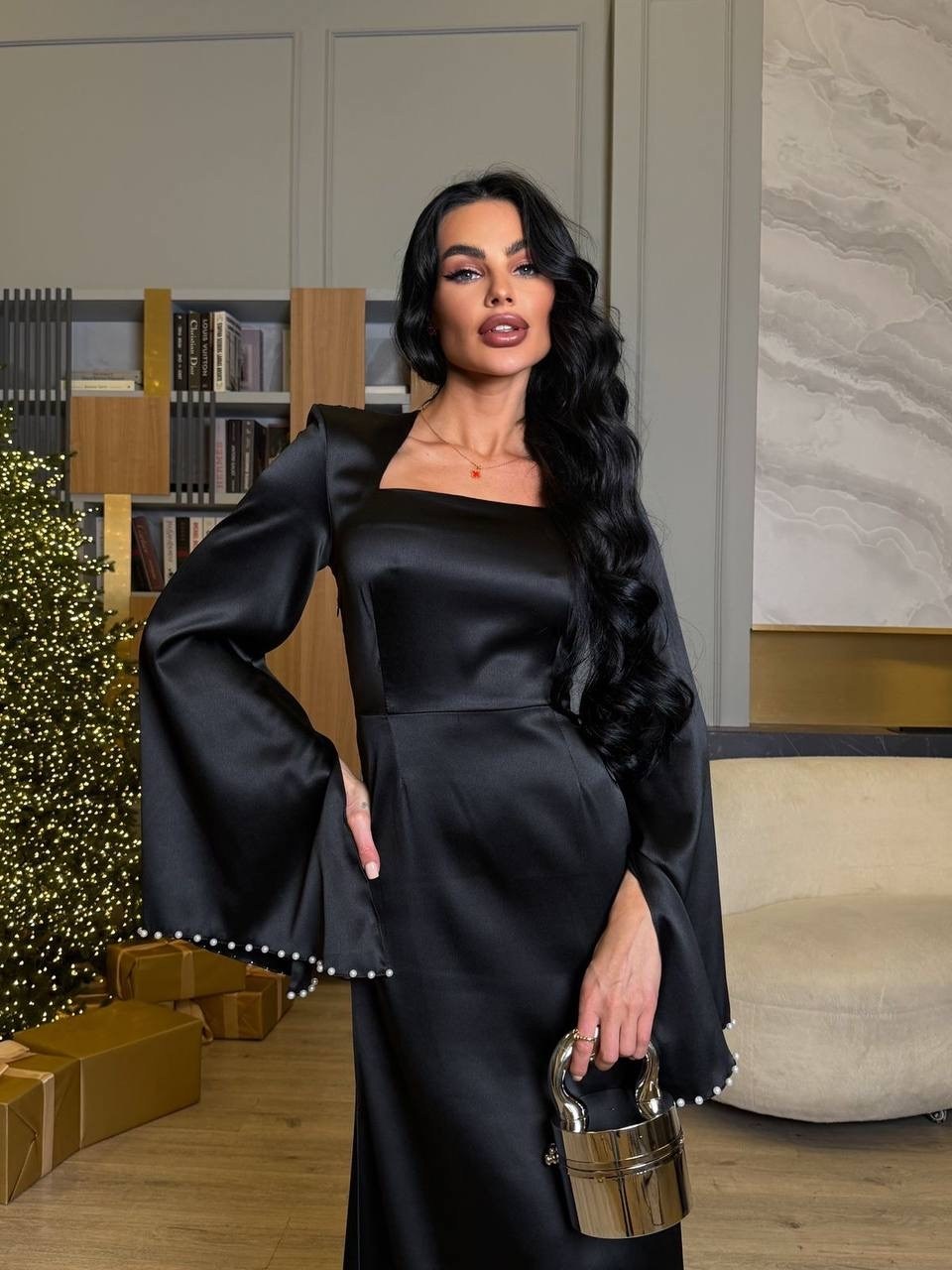 атласное вечернее платье,элегантное атласное вечернее платье-макси с v-образным вырезом и длинными рукавами,чёрное вечернее платье,вечернее платье,женские вечерние платья
