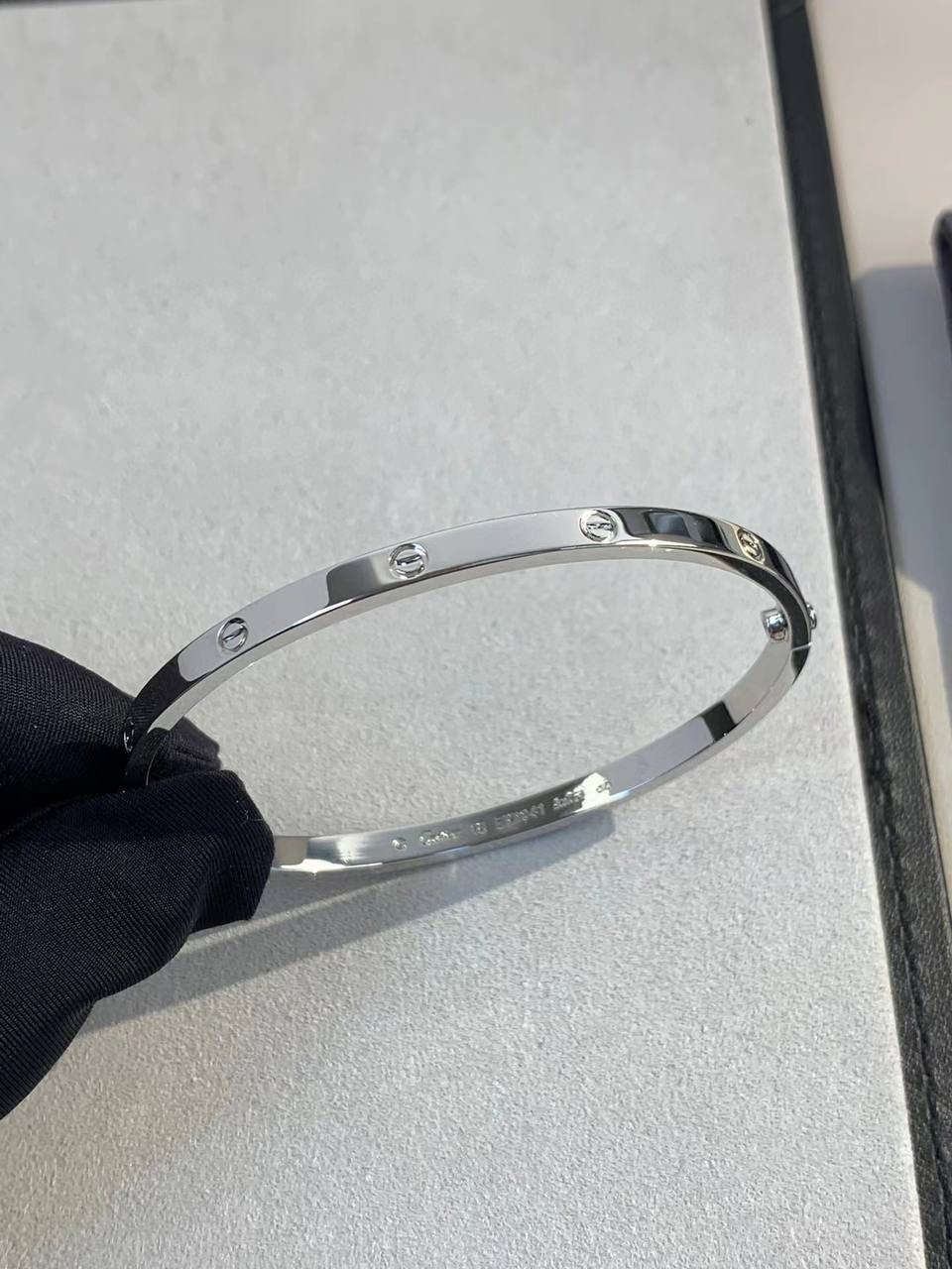 браслет картье,браслет cartier,браслет cartier love белое золото,золотой браслет,браслет картье серебряный