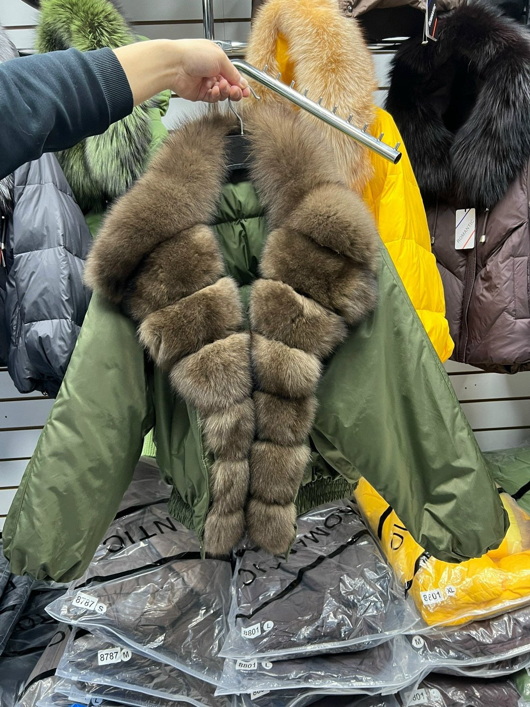 куртка-бомбер с натуральным мехом песца,пуховик с натуральным мехом,пуховик женский с натуральным мехом,курткабомбер с натуральным мехом песца,куртка с мехом