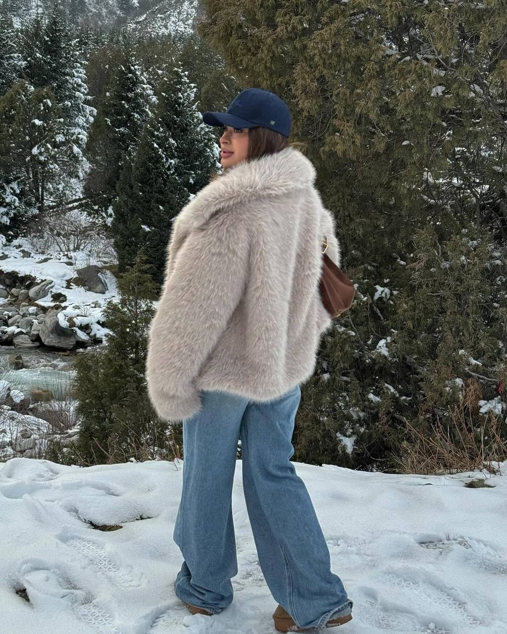 укороченная шуба из экомеха,шуба женская зимняя,шуба искусственная,короткая шуба,шуба женская искусственная короткая