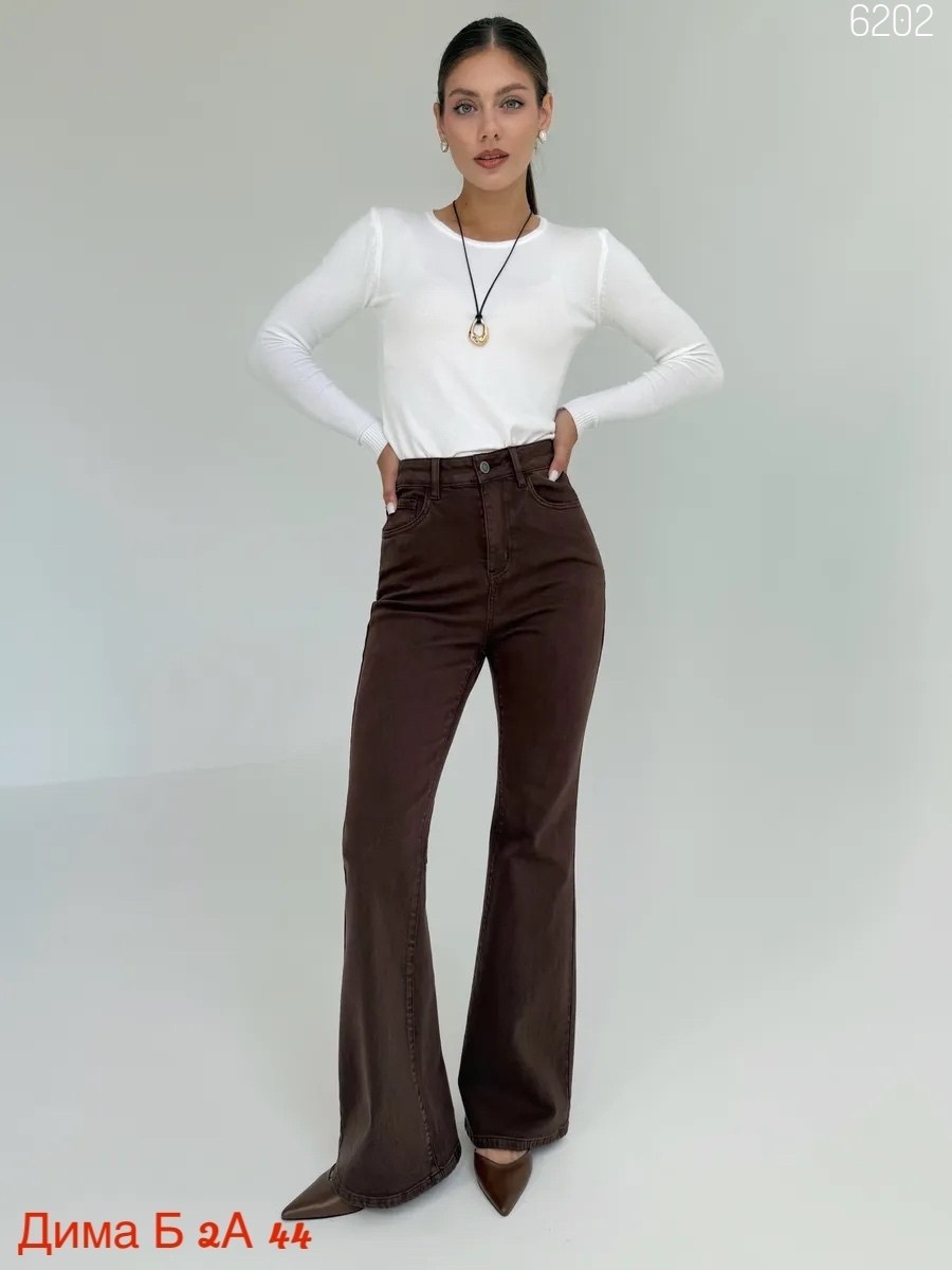 коричневые джинсы клеш женские,джинсы клеш женские,расклешенные джинсы,коричневые расклешенные джинсы,джинсы женские с завышенной талией узкие универсальные брюки-клеш